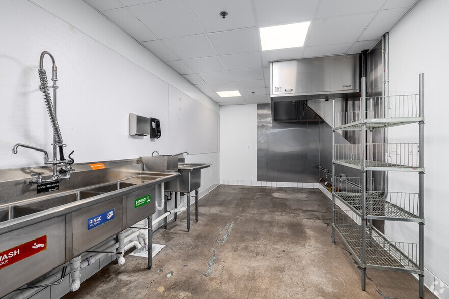 More Photos Of 14200 E Alameda Ave, Aurora Bank For Lease