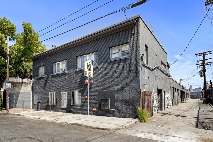 Primary Photo Of 119 W 36th Pl, Los Angeles Flex For Lease