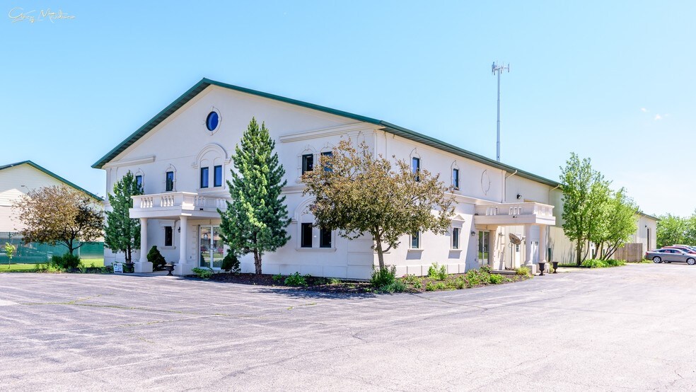 More Photos Of 1255 Erie Ct, Crown Point Light Distribution For Lease