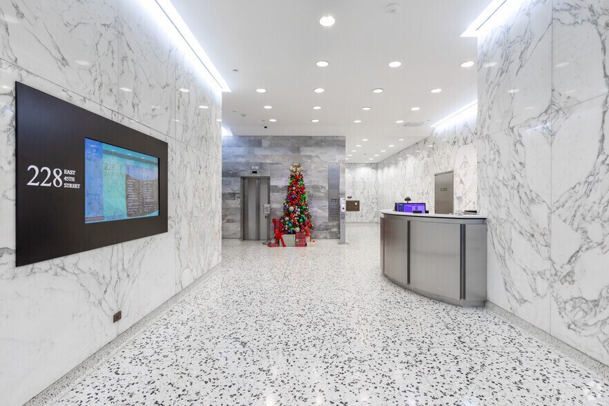 More Photos Of 228 E 45th St, New York Loft Creative Space For Lease