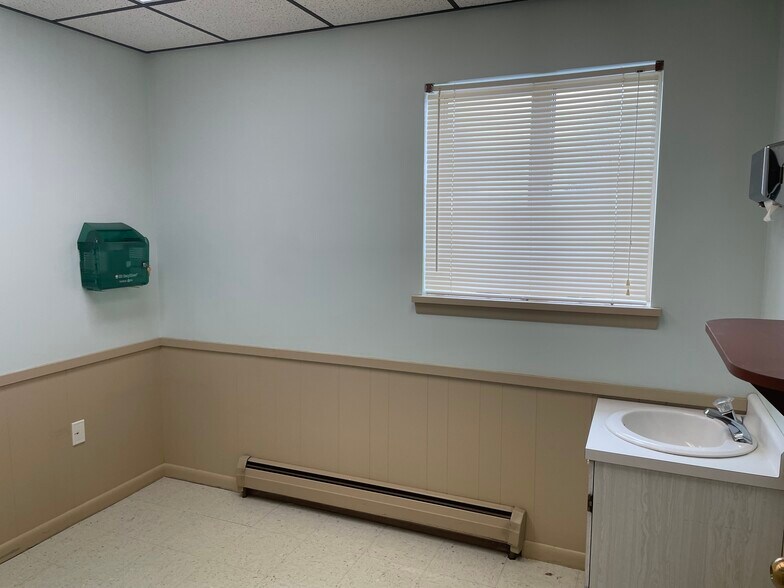 More Photos Of 1432 Lincoln Way, McKeesport Medical For Sale