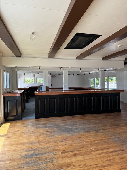 More Photos Of 2095 Montauk Hwy, Amagansett Restaurant For Lease