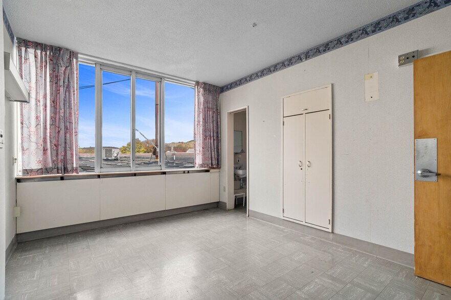More Photos Of 94 Hospital St, Ridgway Specialty For Sale