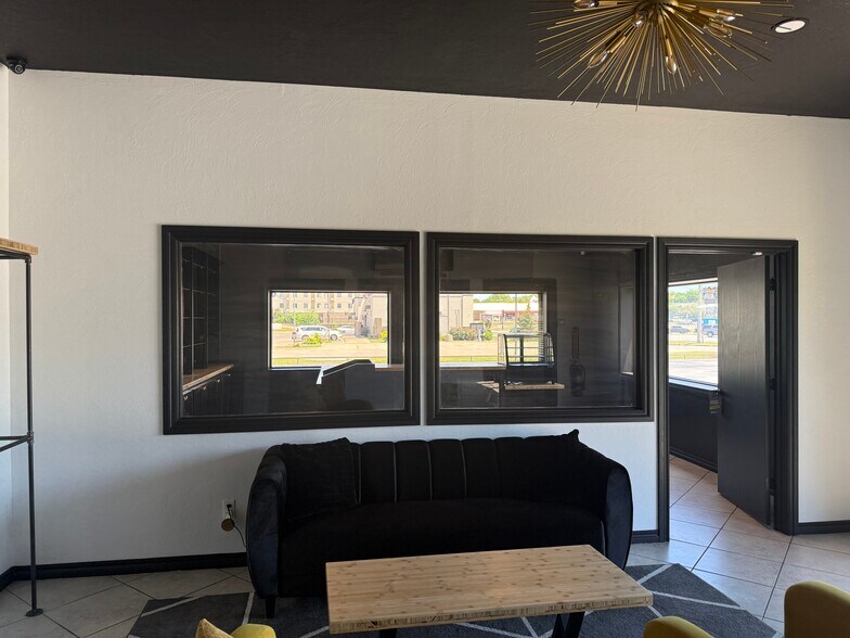 More Photos Of 1665 W Legacy Dr, Duncan Flex For Sale