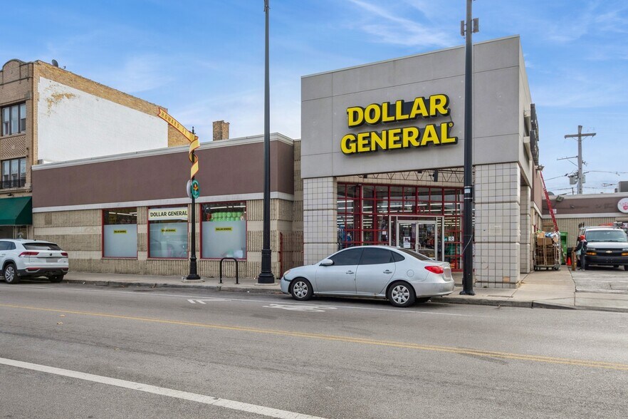 More Photos Of 2341-2357 W Howard St, Chicago Storefront For Sale