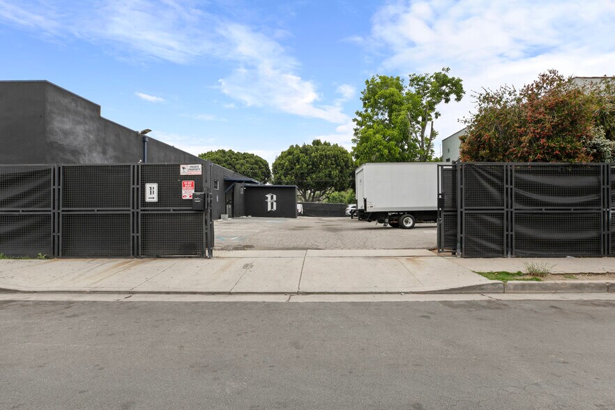 More Photos Of 1604 Venice Blvd, Los Angeles Showroom For Lease