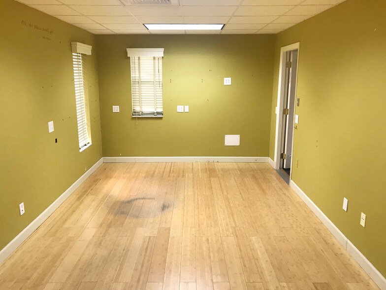 More Photos Of 2491-2499 Palm Ridge Rd, Sanibel Storefront Retail Office For Lease