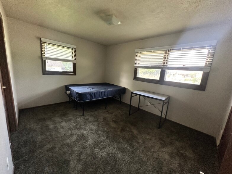 More Photos Of 506 N Linden St, Normal Apartments For Sale