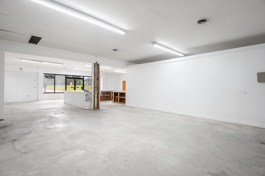 More Photos Of 1197 Piney Green Rd, Jacksonville Auto Repair For Sale