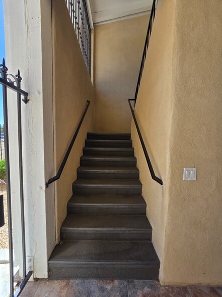 More Photos Of 465 E Palmdale Blvd, Palmdale Loft Creative Space For Lease