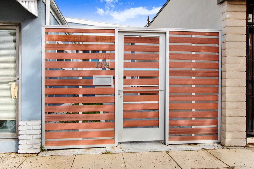 Primary Photo Of 5709 E Beverly Blvd, Los Angeles Office Residential For Lease