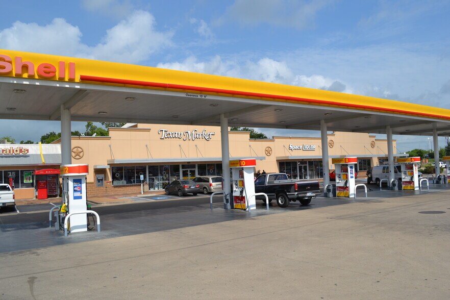 More Photos Of 461 N Harvey Mitchelle Pky, Bryan Service Station For Lease