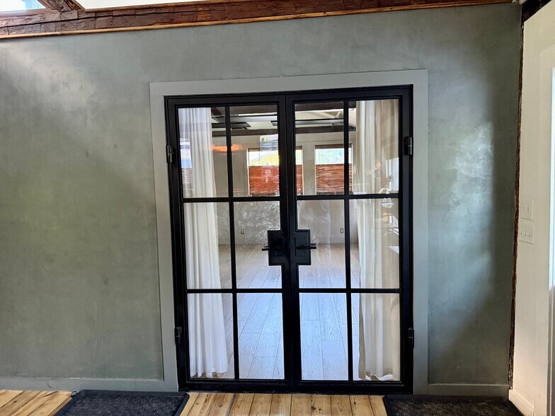 More Photos Of 104 Mill Hill Rd, Woodstock General Retail For Sale