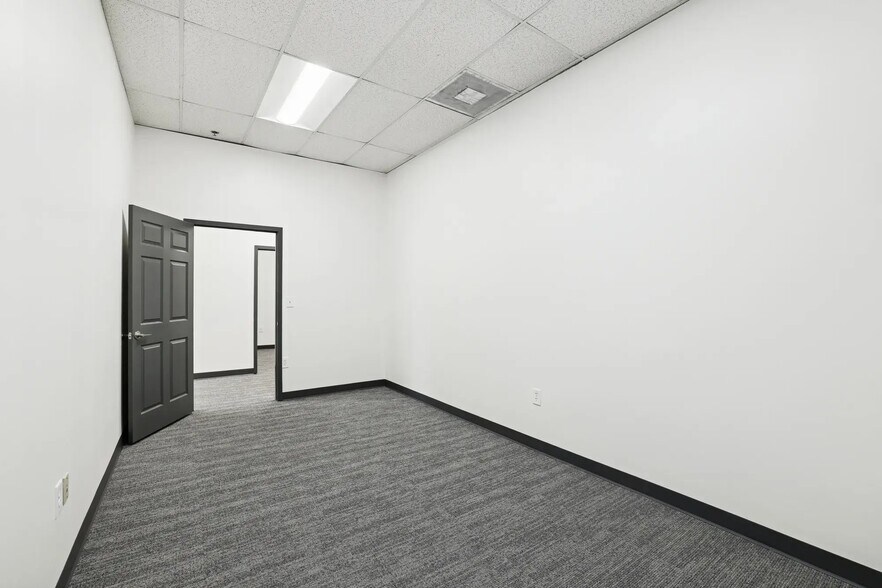 More Photos Of 1665 Lakes Pky, Lawrenceville Distribution For Lease