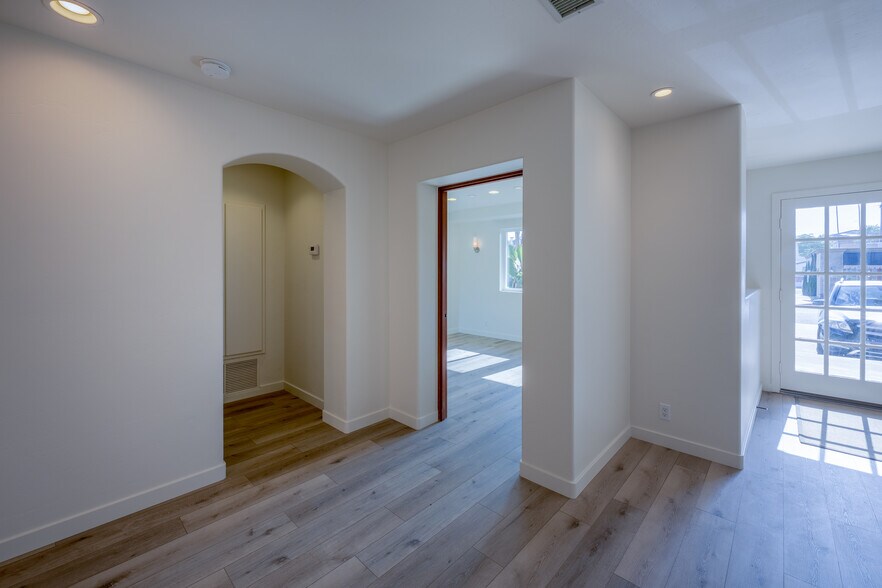 More Photos Of 829 2nd St, Encinitas Office For Lease