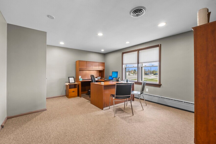 More Photos Of 407 W Saint Joseph St, Perryville Office For Sale