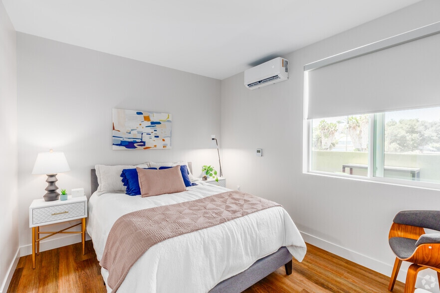 More Photos Of 1559 N Santa Fe Ave, Vista Apartments For Sale