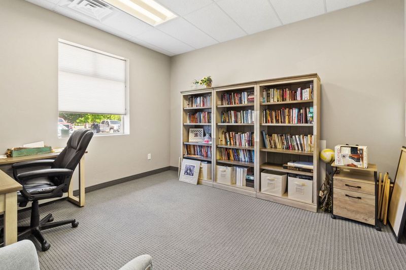 More Photos Of 236 River Vista Pl, Twin Falls Office For Lease