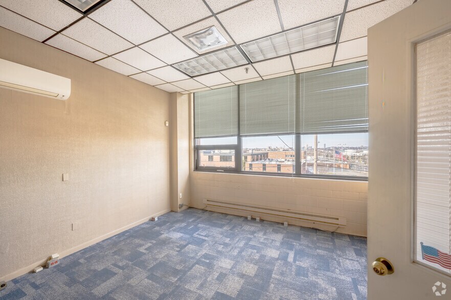 More Photos Of 735 Allens Ave, Providence Industrial For Lease