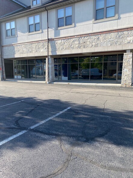 More Photos Of 19 E Irving Park Rd, Roselle Storefront For Lease