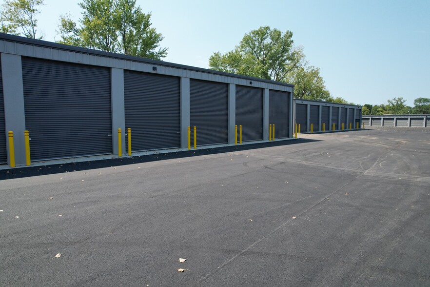 Primary Photo Of 711 Nicholas St, Elizabethtown Self Storage For Sale