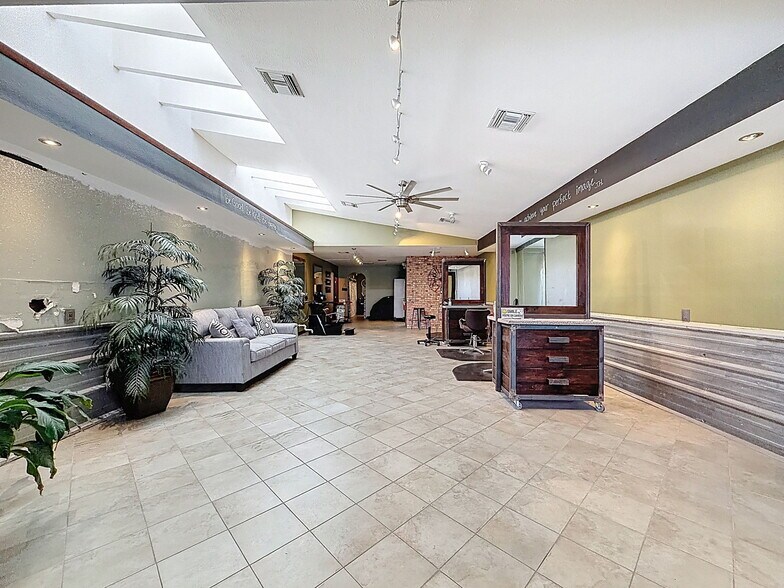 More Photos Of 13414 US Highway 19, Hudson Showroom For Lease