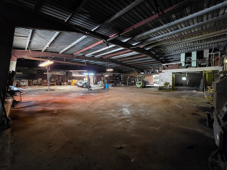 More Photos Of 1440 Gulfway Dr, Winnie Showroom For Sale