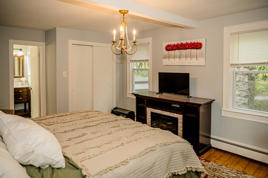 More Photos Of 2735 PA-390, Canadensis Hospitality For Sale