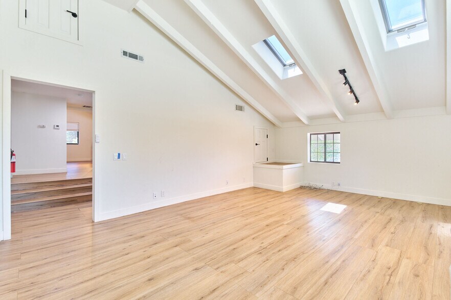 More Photos Of 586 Bonanza Trail, Big Bear Lake Office Residential For Sale