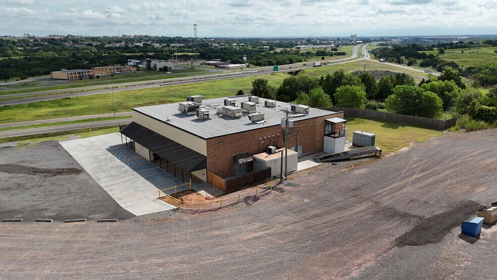 More Photos Of 23894 S Frontage Rd, Weatherford Bar For Sale