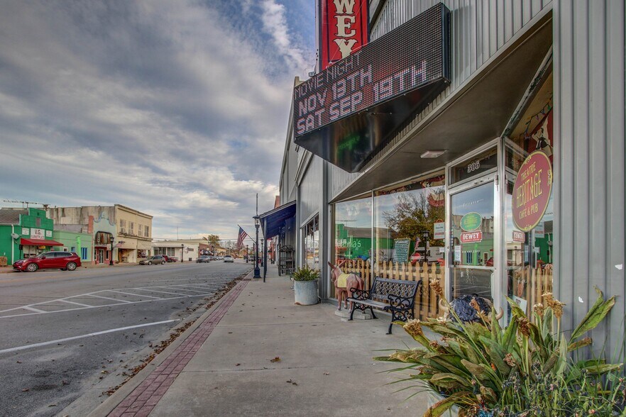 More Photos Of 308 E Don Tyler Ave, Dewey Storefront For Sale