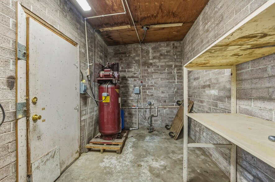 More Photos Of 391 Wine Country Rd, Prosser Freestanding For Sale