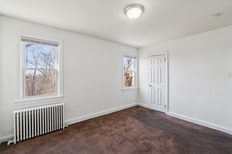 More Photos Of 3162 Buena Vista Ter SE, Washington Apartments For Sale
