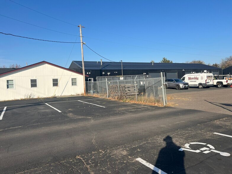 More Photos Of 3095 NW 162nd Ln, Andover Warehouse For Sale