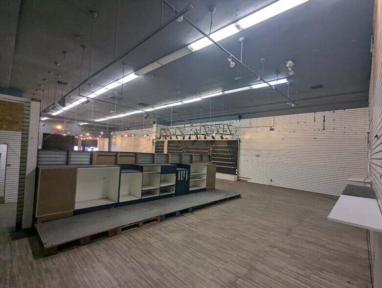 More Photos Of 6662-6666 Hollywood Blvd, Los Angeles Storefront For Sale