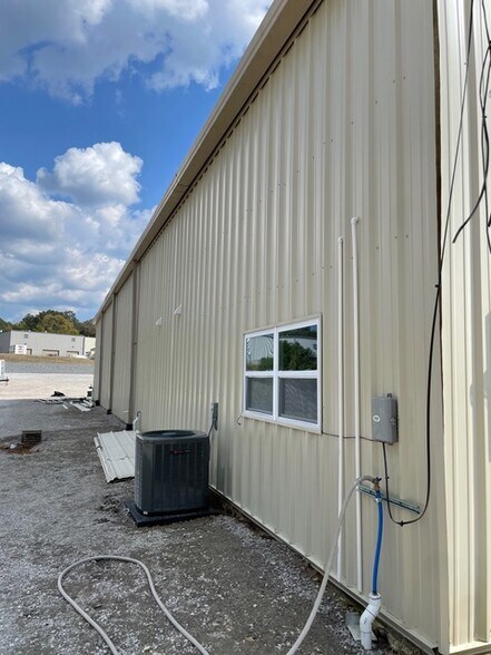 More Photos Of 57 Blackburn Dr, Byhalia Flex For Lease