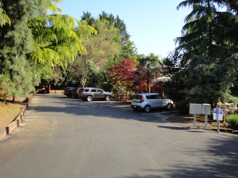 More Photos Of 4540 SW Dogwood Ln, Portland Apartments For Sale