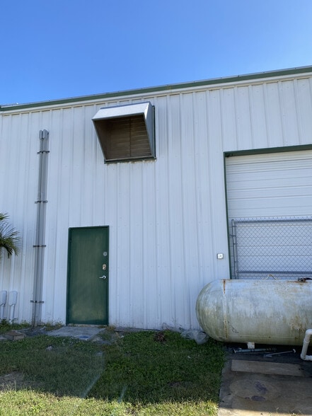 More Photos Of 1720 Main St NE, Palm Bay Unknown For Lease