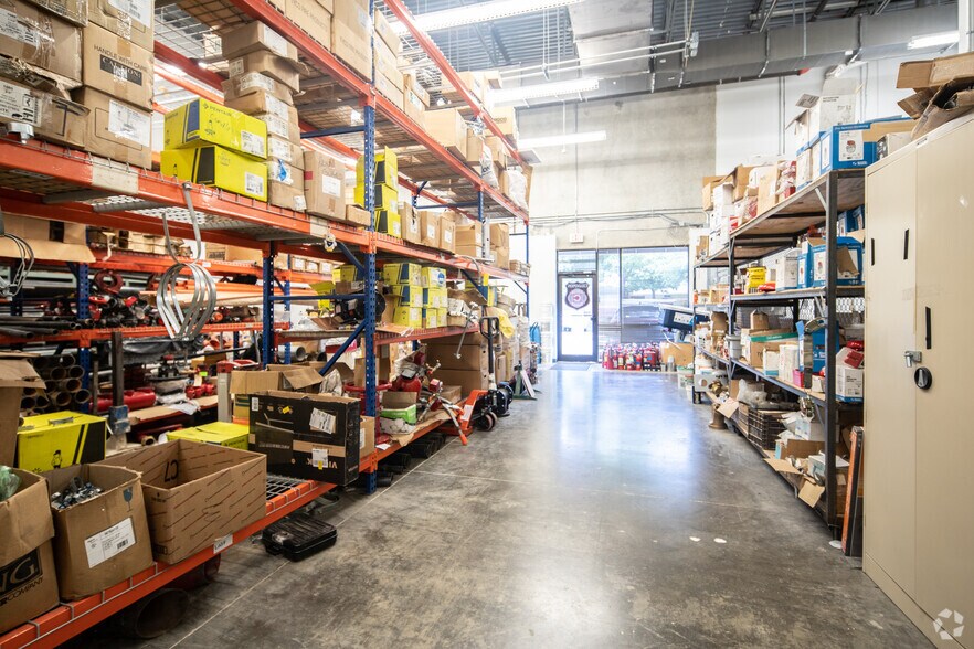 More Photos Of 2701 W Plano Pky, Plano Flex For Lease