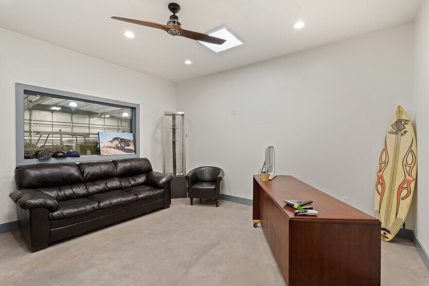 More Photos Of 101 Piper Ln, Spicewood Flex For Lease
