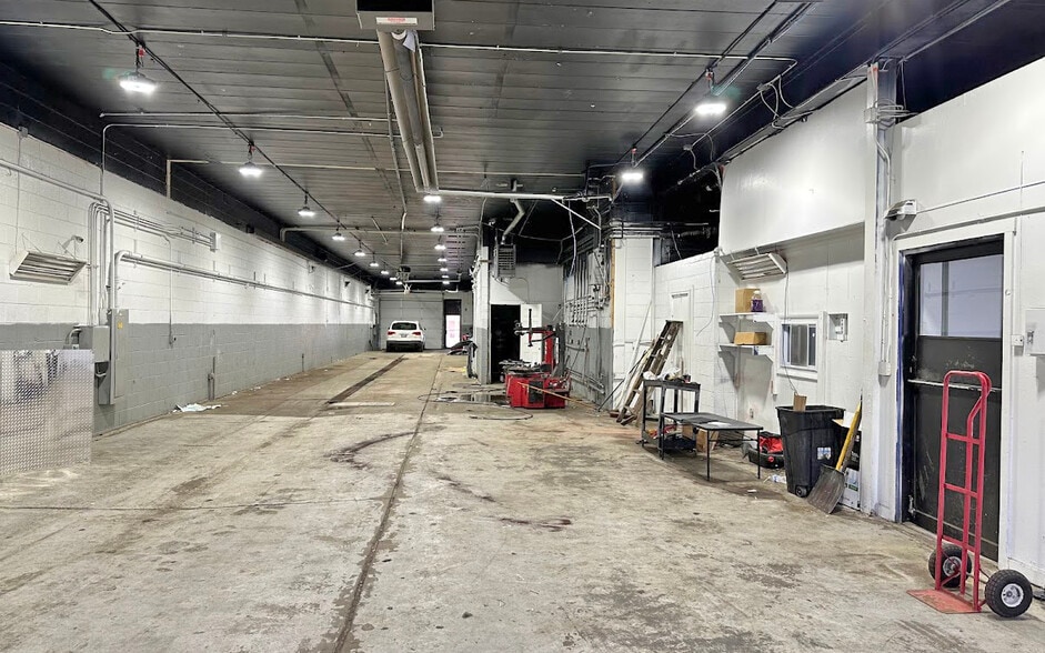 More Photos Of 22855 Orchard Lake Rd, Farmington Auto Repair For Sale