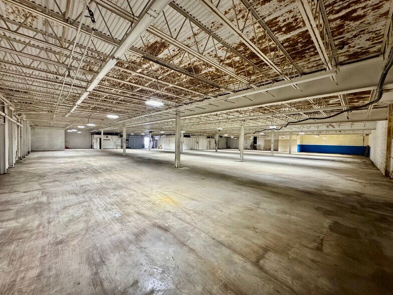 More Photos Of 1212 Lincoln Dr, High Point Manufacturing For Lease