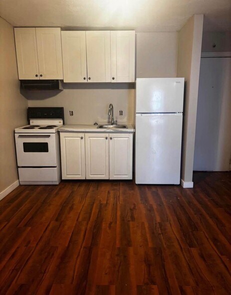 More Photos Of 101 King St W, Prescott Storefront Retail Residential For Sale