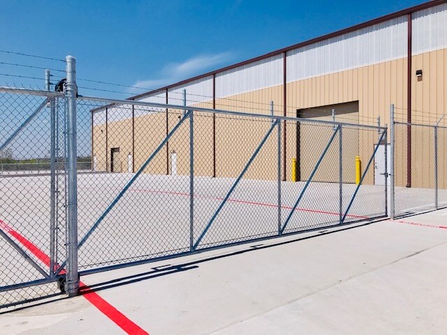 More Photos Of 4484 Genoa Red Bluff Rd, Houston Unknown For Lease