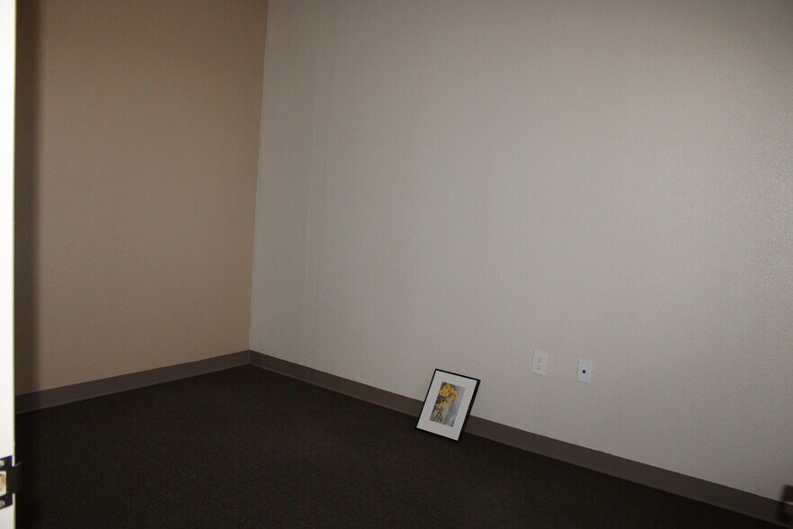 More Photos Of 1275 Anthony Dr, Anthony Medical For Lease