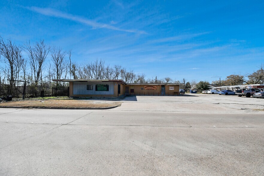 More Photos Of 1734 Allen Genoa Rd, Houston Freestanding For Sale