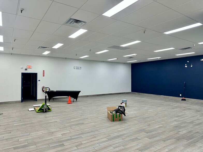 More Photos Of 7105 E 22nd St, Tucson Freestanding For Lease