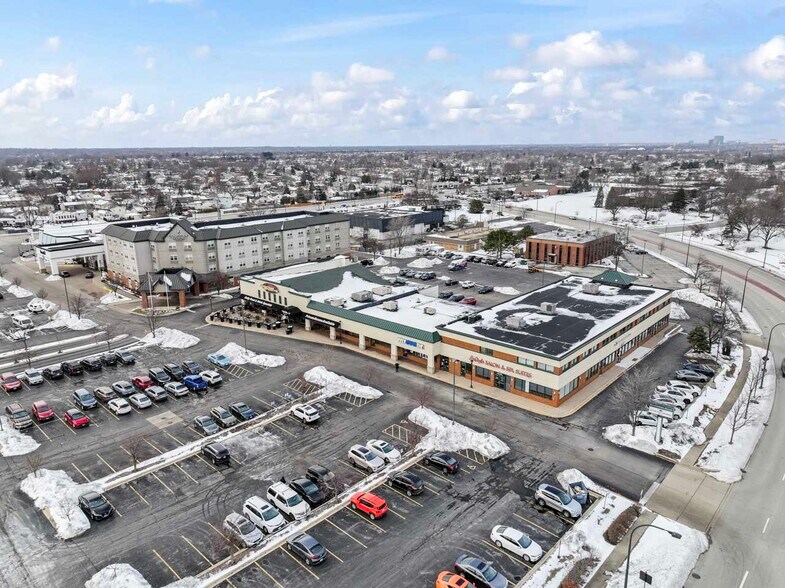 More Photos Of 1116 W Devon Ave, Elk Grove Village Office Residential For Lease