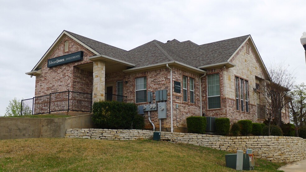More Photos Of 1205 Bent Oaks Ct, Denton Office For Sale