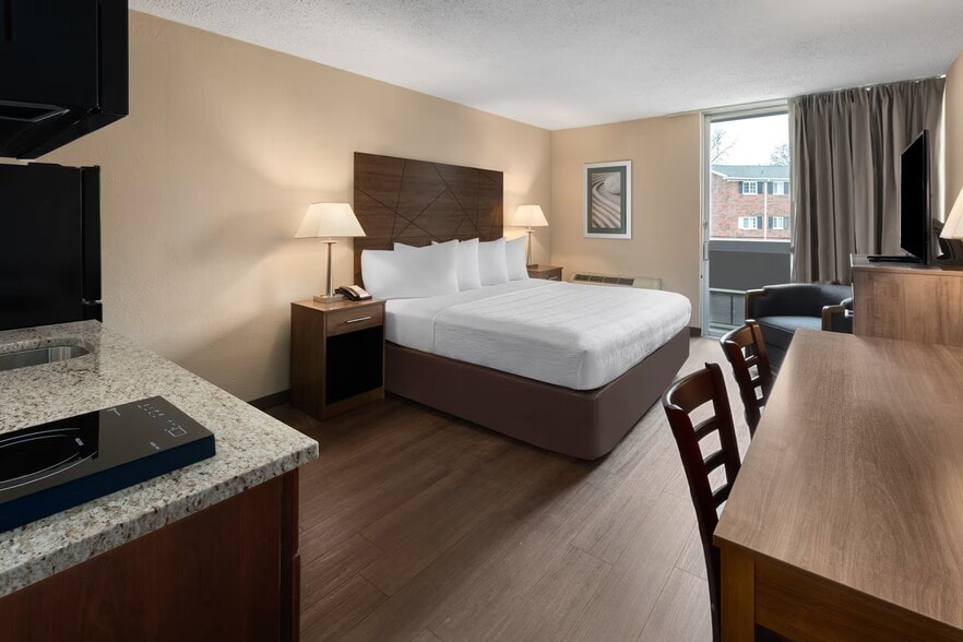 More Photos Of 2537 Rochester Ct, Troy Hotel For Sale